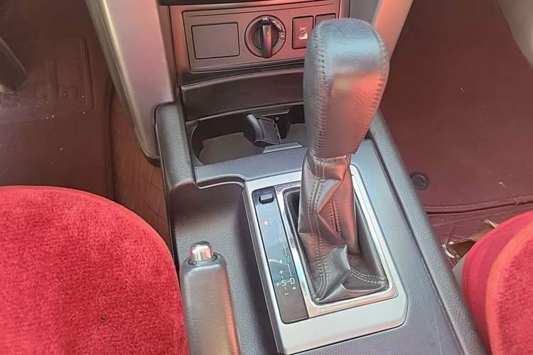 Used Toyota Prado 2010 4.0L Automatic TX-L Gear Lever