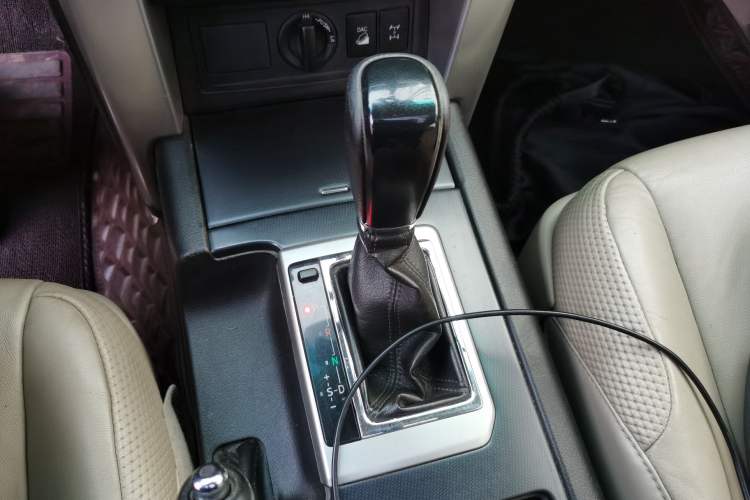 Used Toyota Prado 2010 4.0L Automatic TX-L Gear Lever