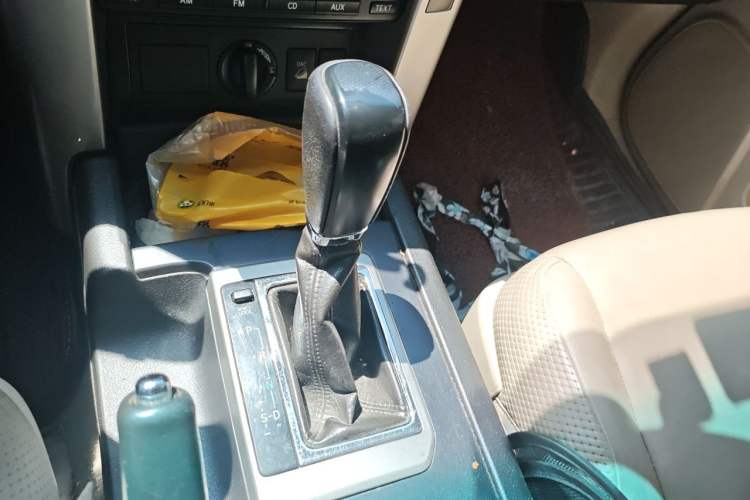 Used Toyota Prado 2010 4.0L Automatic TX-L Gear Lever
