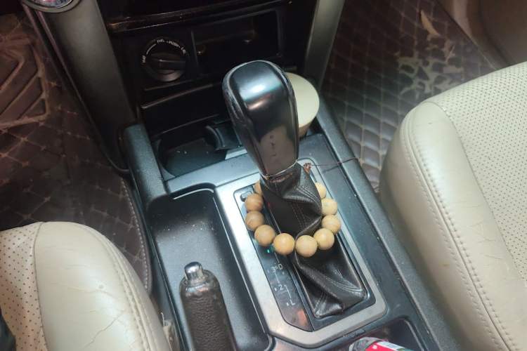 Used Toyota Prado 2010 2.7L Automatic Deluxe Edition Gear Lever