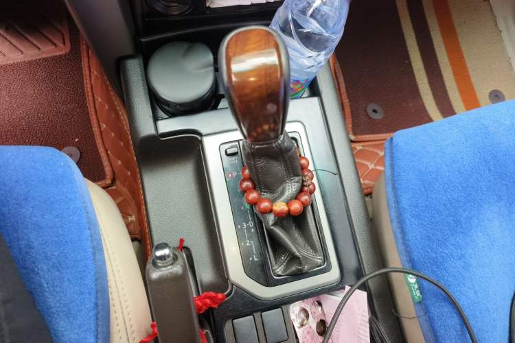Used Toyota Prado 2010 2.7L Automatic Deluxe Edition Gear Lever