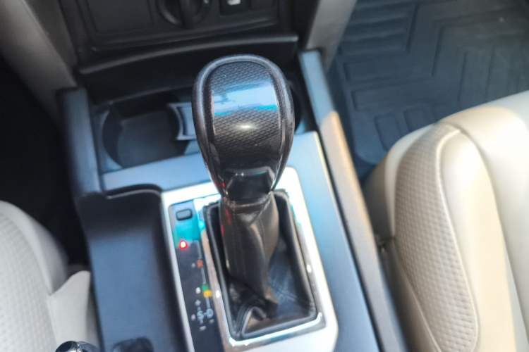 Used Toyota Prado 2010 4.0L Automatic TX-L Gear Lever