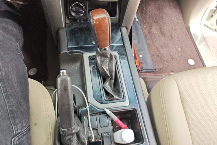 Used Toyota Prado 2010 2.7L Automatic Standard Edition Gear Lever