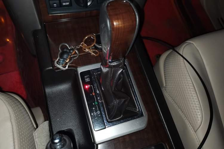Used Toyota Prado 2010 4.0L Automatic VX NAVI Gear Lever