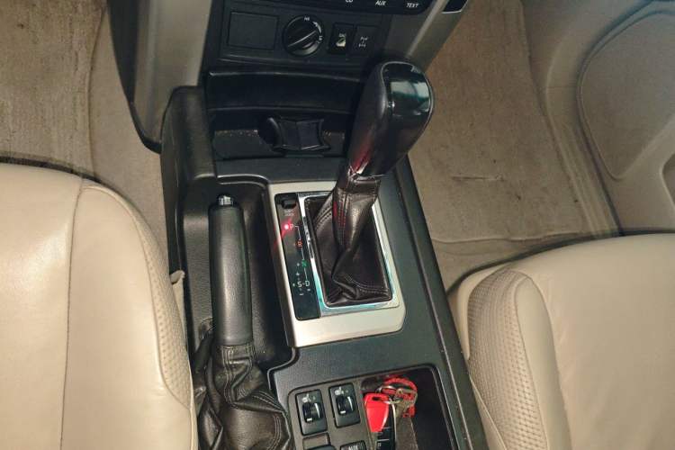 Used Toyota Prado 2010 4.0L Automatic TX-L Gear Lever