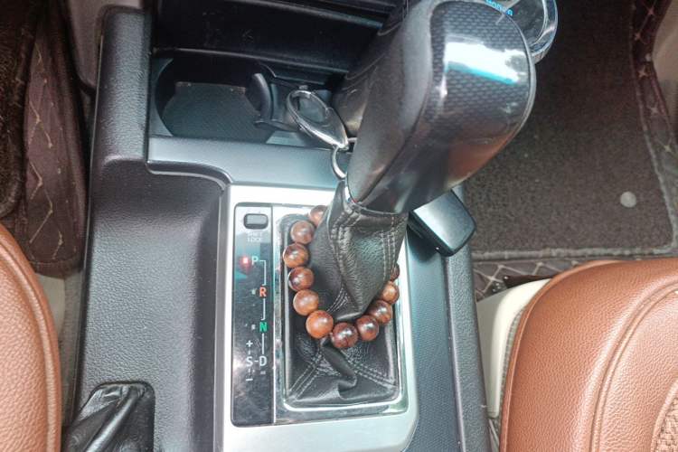 Used Toyota Prado 2010 4.0L Automatic TX-L Gear Lever