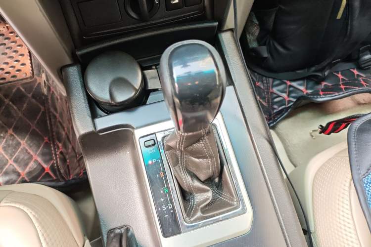 Used Toyota Prado 2010 4.0L Automatic TX-L Gear Lever