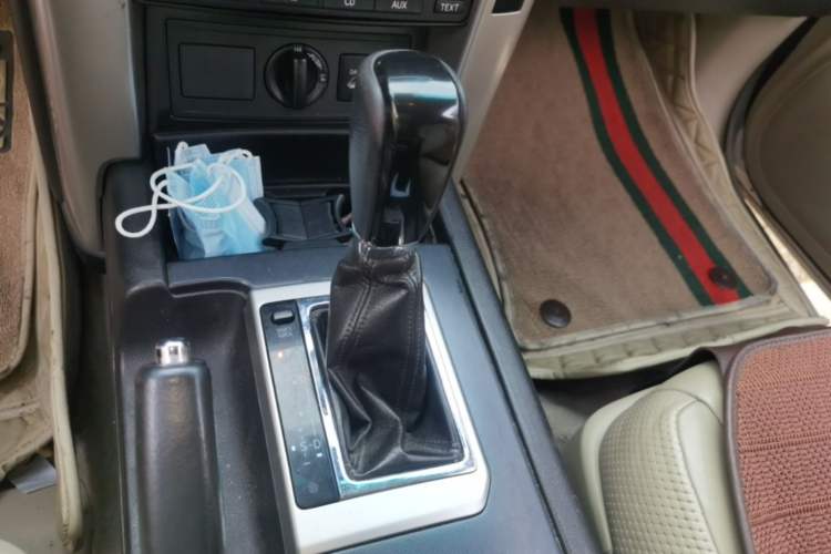 Used Toyota Prado 2010 4.0L Automatic TX-L Gear Lever