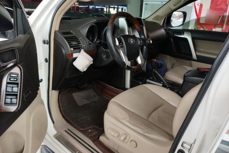 Used Toyota Prado 2010 4.0L Automatic VX NAVI Interior 3