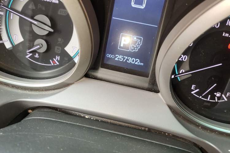 Used Toyota Prado 2010 4.0L Automatic TX-L Odometer Close Up