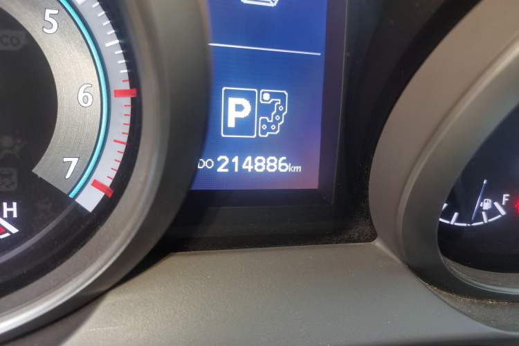 Used Toyota Prado 2010 4.0L Automatic TX-L Odometer Close Up