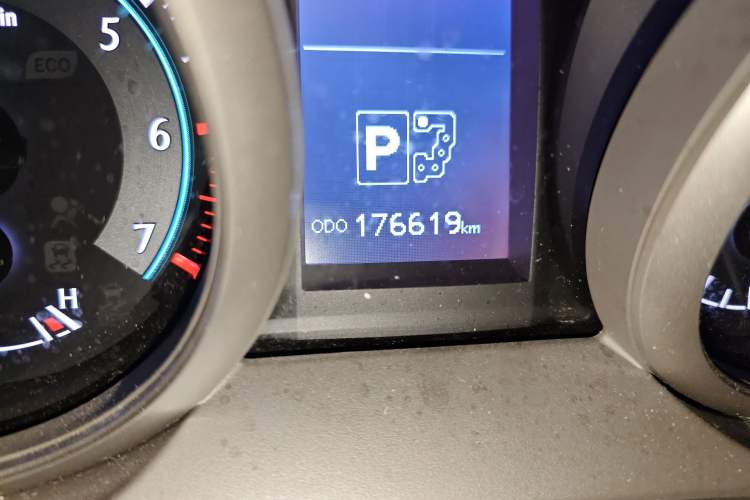 Used Toyota Prado 2010 4.0L Automatic TX-L Odometer Close Up