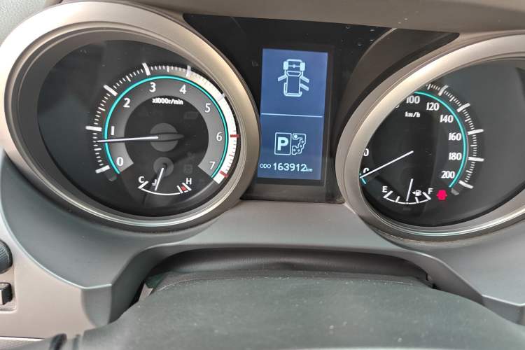 Used Toyota Prado 2010 4.0L Automatic TX-L Odometer Close Up