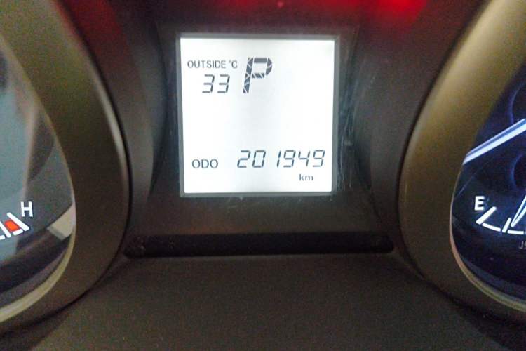 Used Toyota Prado 2010 2.7L Automatic Deluxe Edition Odometer Close Up