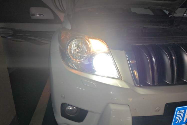 Used Toyota Prado 2010 4.0L Automatic VX Right Front Headlight
