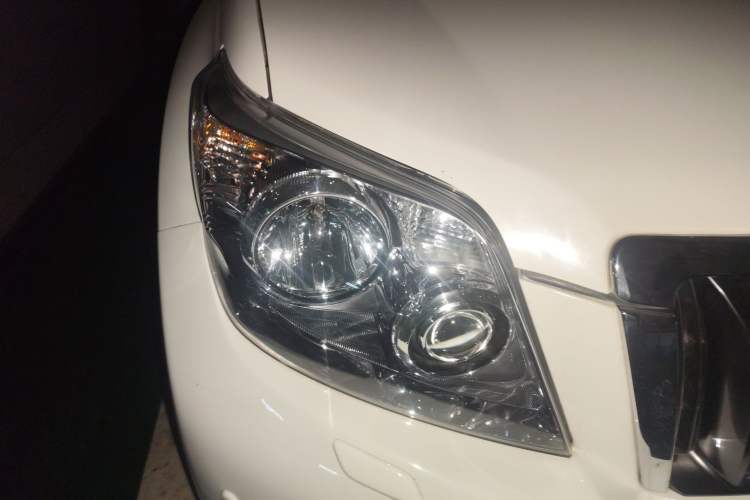 Used Toyota Prado 2010 4.0L Automatic VX Right Front Headlight