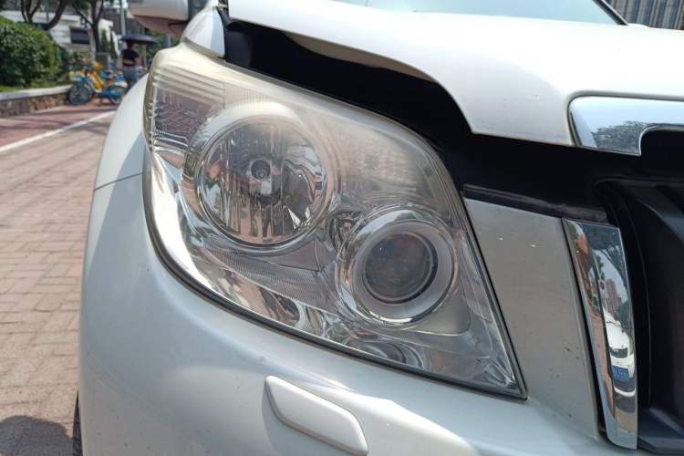 Used Toyota Prado 2010 2.7L Automatic Deluxe Edition Right Front Headlight