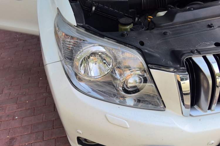 Used Toyota Prado 2010 4.0L Automatic VX NAVI Right Front Headlight