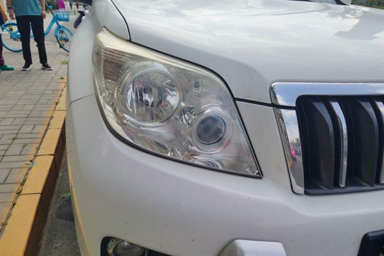 Used Toyota Prado 2010 4.0L Automatic TX-L Right Front Headlight