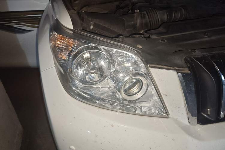 Used Toyota Prado 2010 4.0L Automatic TX-L NAVI Right Front Headlight