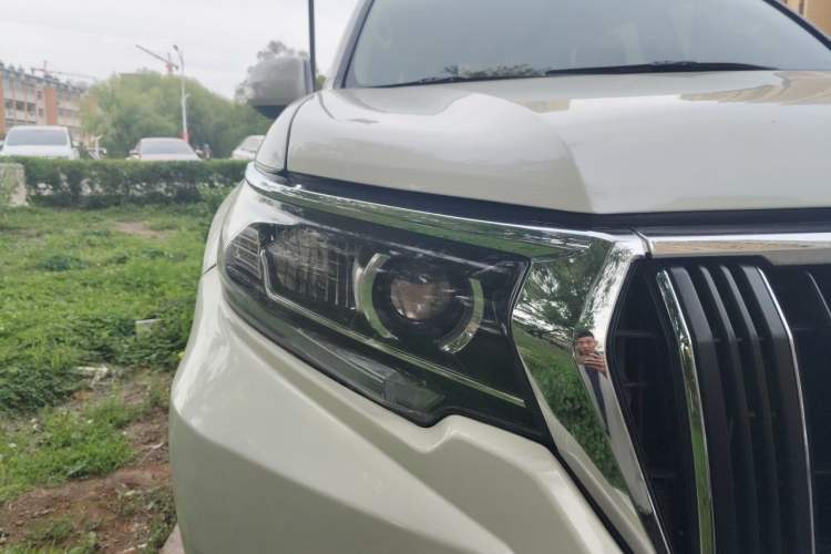 Used Toyota Prado  Right Front Headlight