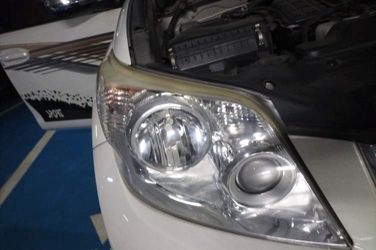 Used Toyota Prado 2010 2.7L Automatic Deluxe Edition Right Front Headlight
