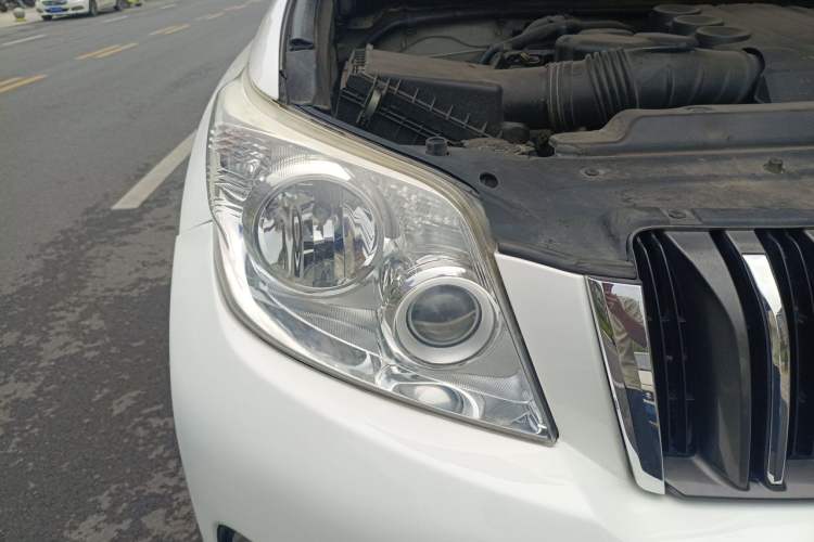 Used Toyota Prado 2010 4.0L Automatic TX-L Right Front Headlight