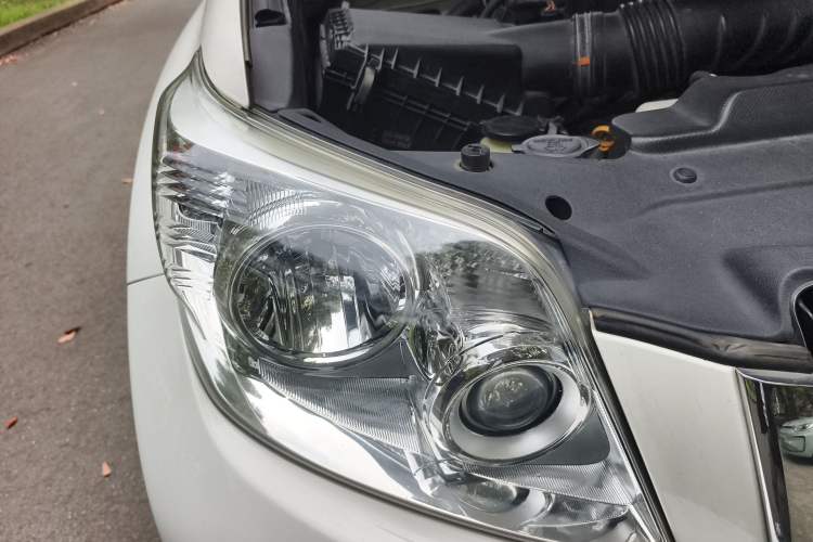 Used Toyota Prado 2010 4.0L Automatic TX-L Right Front Headlight