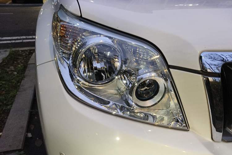 Used Toyota Prado 2010 4.0L Automatic TX-L Right Front Headlight