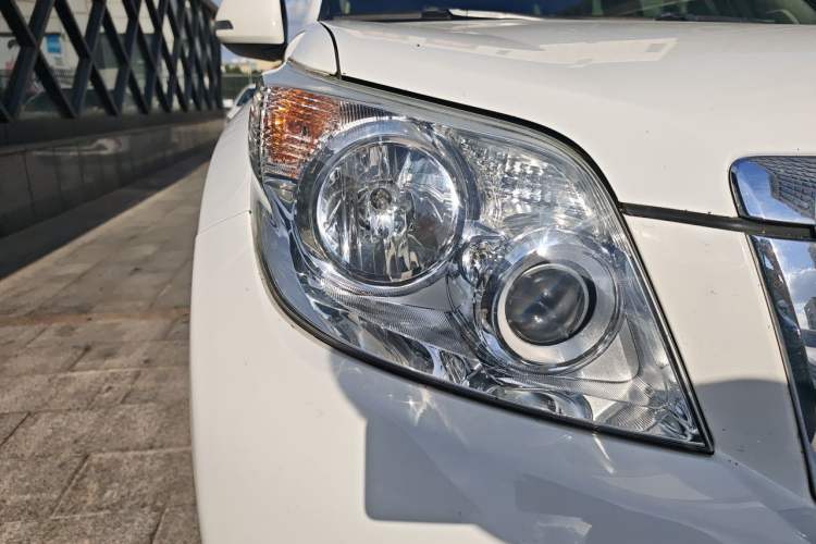 Used Toyota Prado 2010 4.0L Automatic TX-L Right Front Headlight