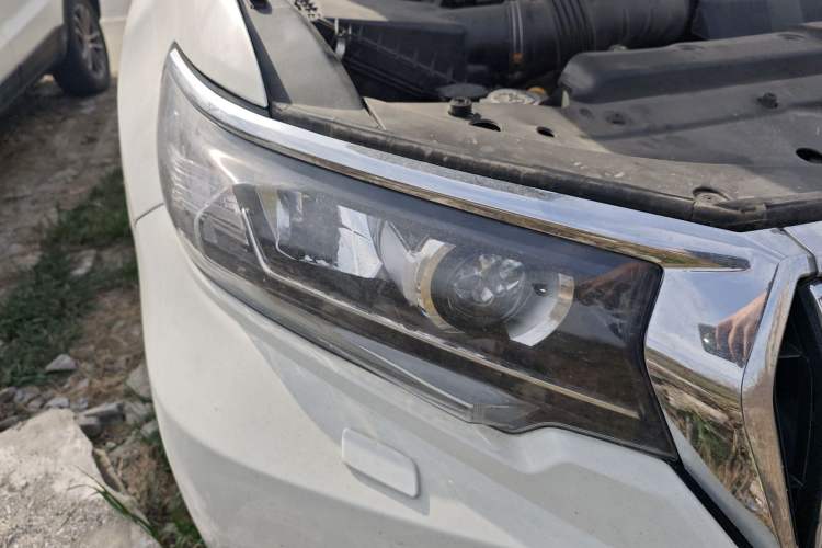 Used Toyota Prado 2010 4.0L Automatic VX Right Front Headlight