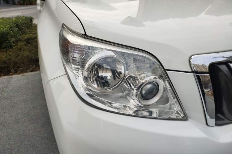 Used Toyota Prado 2010 4.0L Automatic TX-L Right Front Headlight