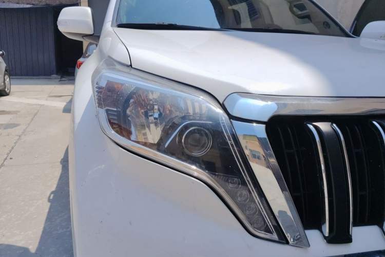 Used Toyota Prado 2010 4.0L Automatic TX-L Right Front Headlight