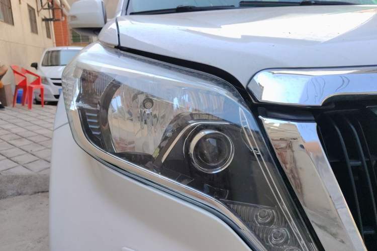 Used Toyota Prado 2010 4.0L Automatic TX-L Right Front Headlight