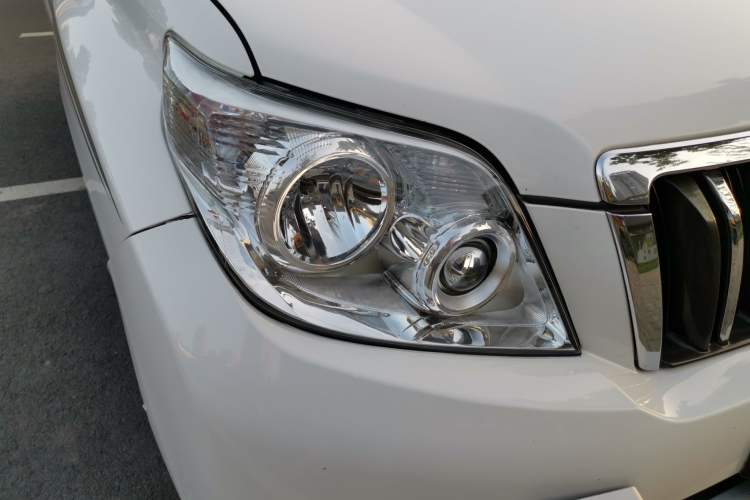 Used Toyota Prado 2010 4.0L Automatic TX-L Right Front Headlight