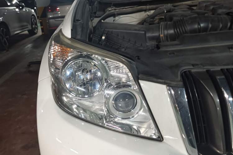 Used Toyota Prado 2010 4.0L Automatic TX-L Right Front Headlight