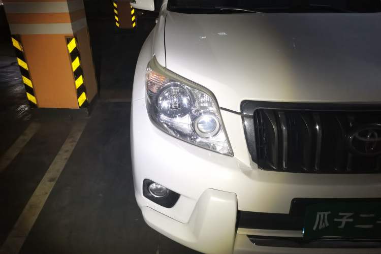 Used Toyota Prado 2010 4.0L Automatic TX-L Right Front Headlight