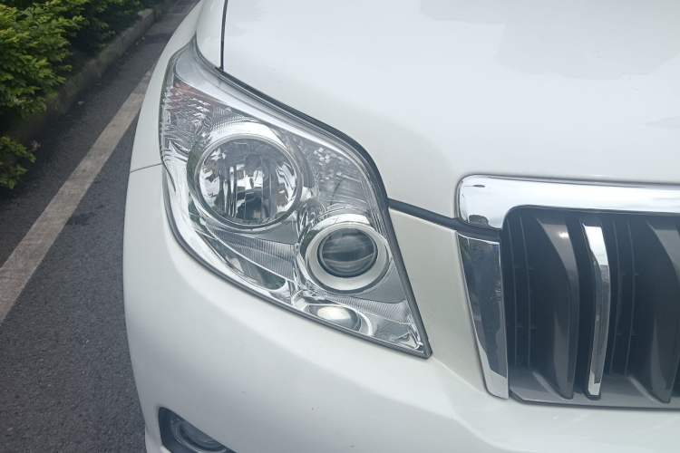 Used Toyota Prado 2010 4.0L Automatic TX-L Right Front Headlight
