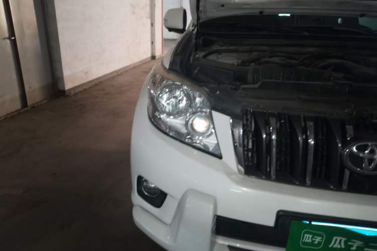 Used Toyota Prado 2010 4.0L Automatic TX-L Right Front Headlight