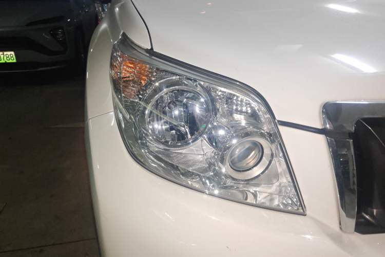 Used Toyota Prado 2010 4.0L Automatic TX-L Right Front Headlight