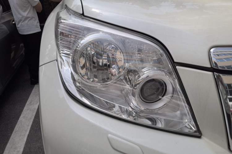 Used Toyota Prado 2010 2.7L Automatic Deluxe Edition Right Front Headlight