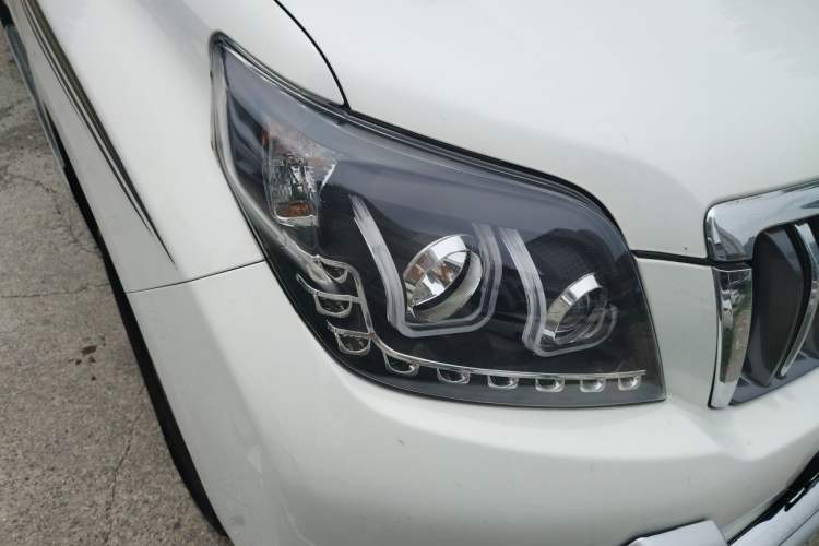 Used Toyota Prado 2010 4.0L Automatic TX-L NAVI Right Front Headlight