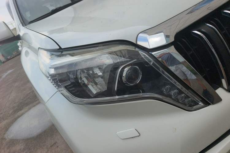 Used Toyota Prado 2010 2.7L Automatic Deluxe Edition Right Front Headlight