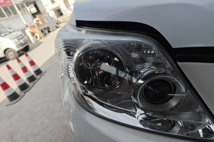 Used Toyota Prado 2010 4.0L Automatic TX-L Right Front Headlight
