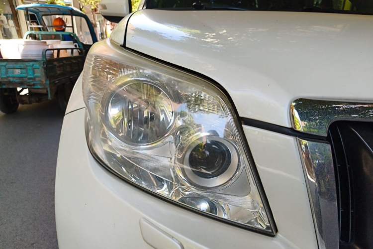 Used Toyota Prado 2010 2.7L Automatic Deluxe Edition Right Front Headlight