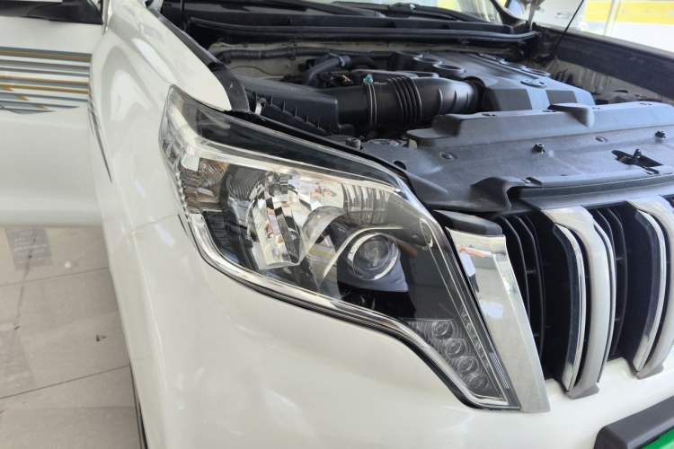 Used Toyota Prado 2010 4.0L Automatic TX-L Right Front Headlight