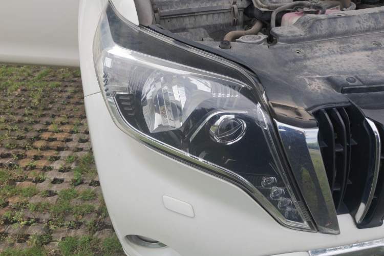 Used Toyota Prado 2010 2.7L Automatic Deluxe Edition Right Front Headlight