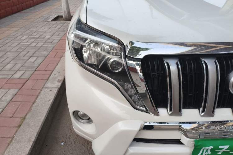 Used Toyota Prado  Right Front Headlight