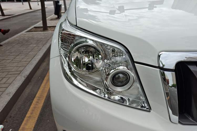 Used Toyota Prado 2010 4.0L Automatic TX-L Right Front Headlight