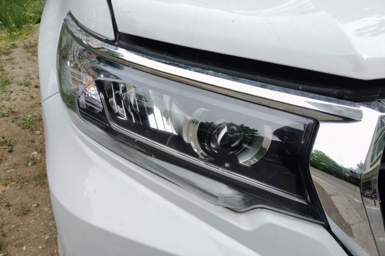 Used Toyota Prado 2010 4.0L Automatic TX-L Right Front Headlight